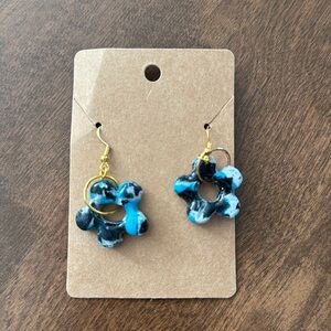Super fun flower shaped dangle earrings